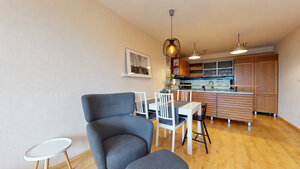 VEĽKORYSÝ 3-izb. byt (97m²) s balkónom, 2 pivnicami a 2x garáž. státím — foto 7