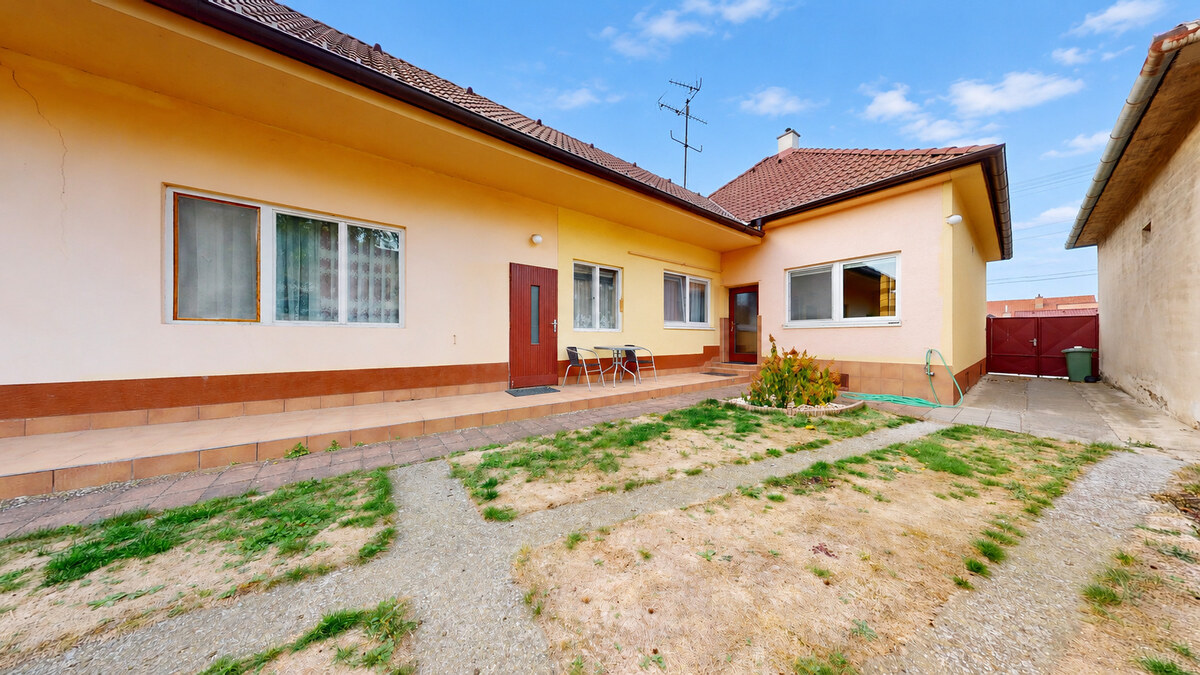 Lozorno-PRENÁJOM zariadeného 4-izbového RD- dvor, garáž a záhrada — foto 29