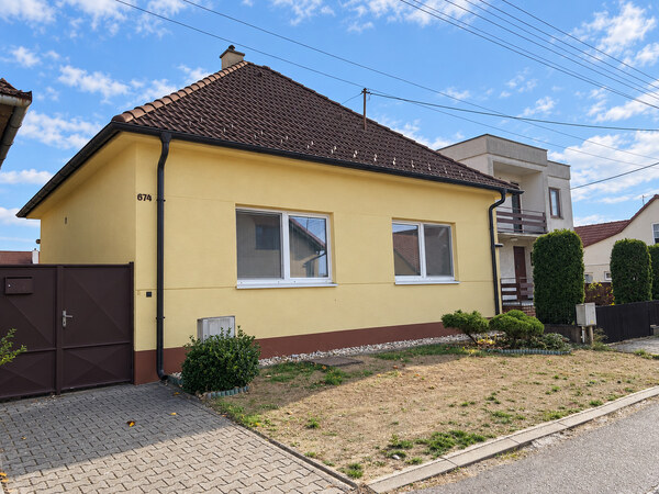 Lozorno-PRENÁJOM zariadeného 4-izbového RD- dvor, garáž a záhrada