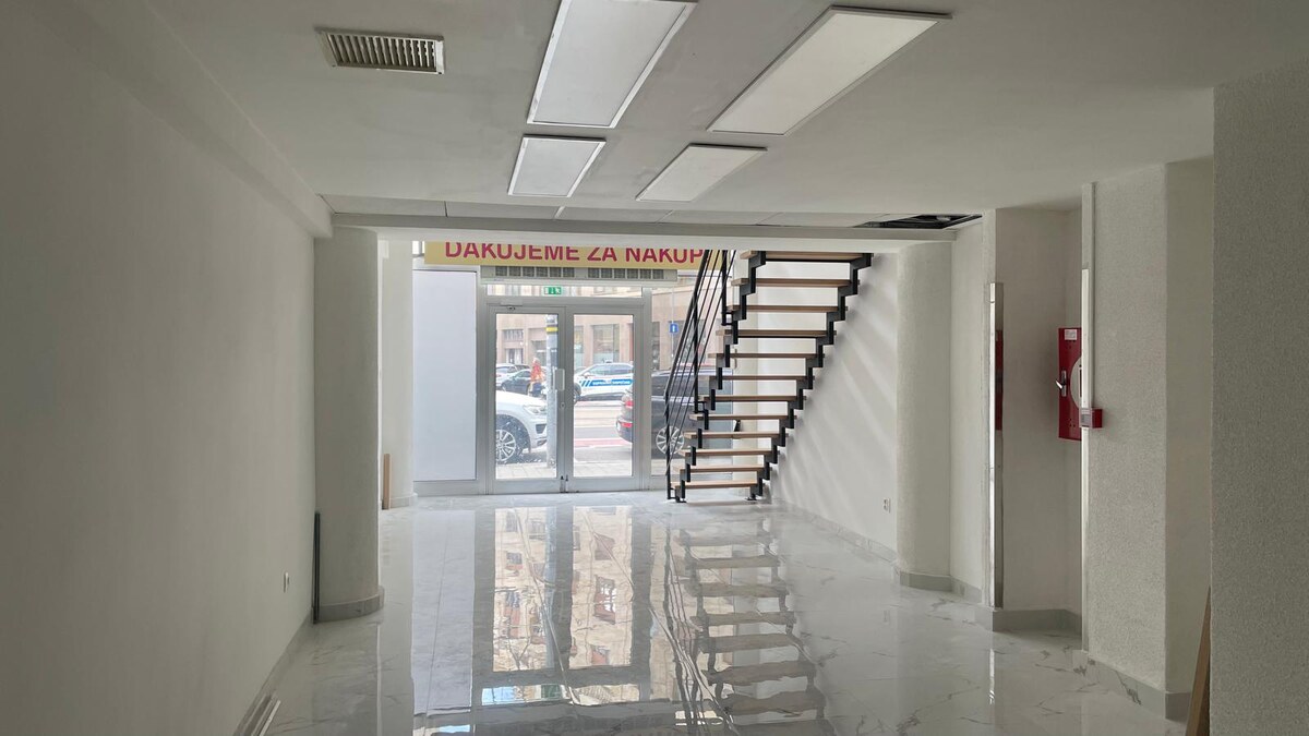 Veľký svetlý obchodný príestor , BA I. Staré Mesto Luxor, Štúrová