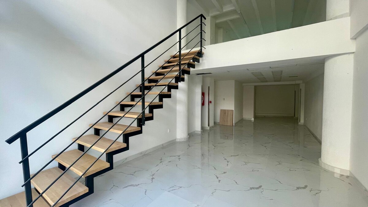 Veľký svetlý obchodný príestor , BA I. Staré Mesto Luxor, Štúrová — foto 10