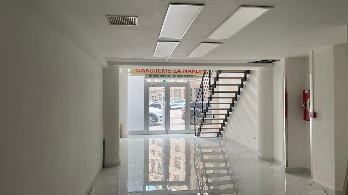 Veľký svetlý obchodný príestor , BA I. Staré Mesto Luxor, Štúrová — foto 11