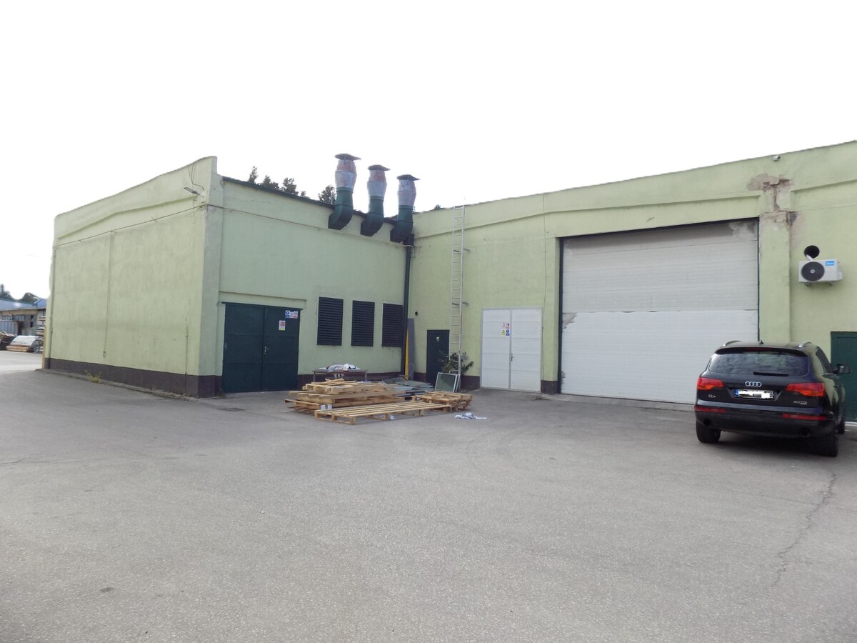 NA PREDAJ: Kompletne prenajatý priemyselný areál (3 857 m²) Nové Zámky — foto 2