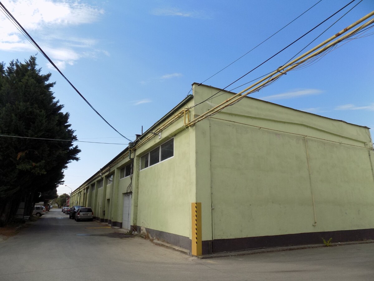 NA PREDAJ: Kompletne prenajatý priemyselný areál (3 857 m²) Nové Zámky — foto 3