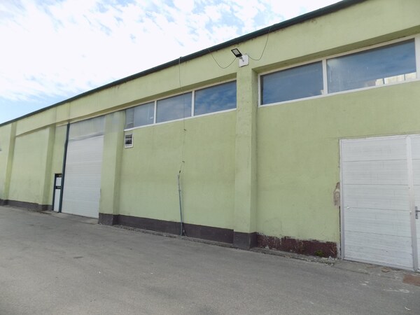 NA PREDAJ: Kompletne prenajatý priemyselný areál (3 857 m²) Nové Zámky
