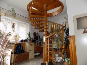 Tehlový dom s obytným podkrovím -Zemianská Olča s jazierkom. — foto 8