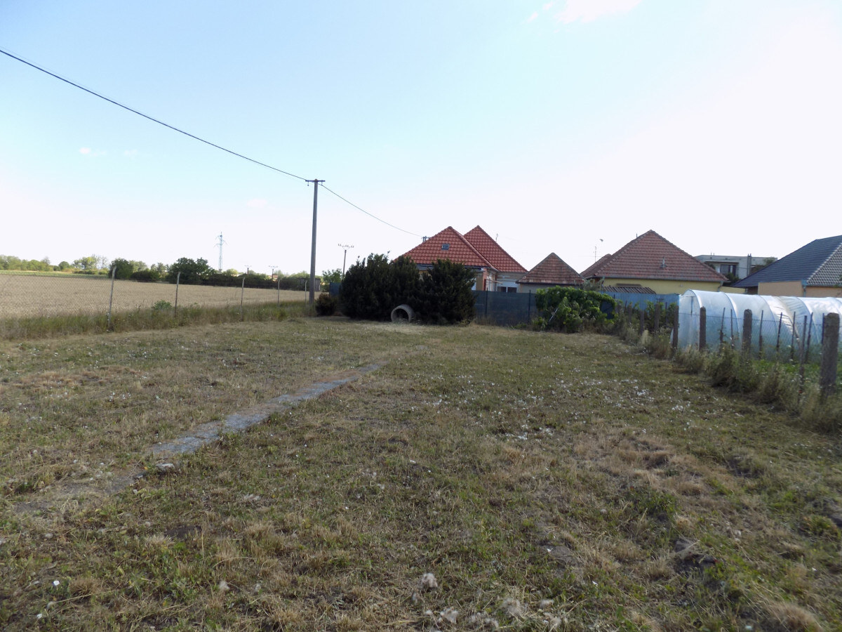 Na predaj pozemok v Tvrdošovciach 412 m2  . — foto 3