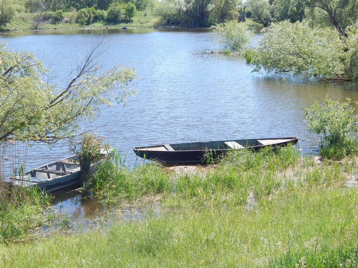 Z  pozemku sa môžete vydať člnom na prieskum okolitej vodnej ríše. — foto 15