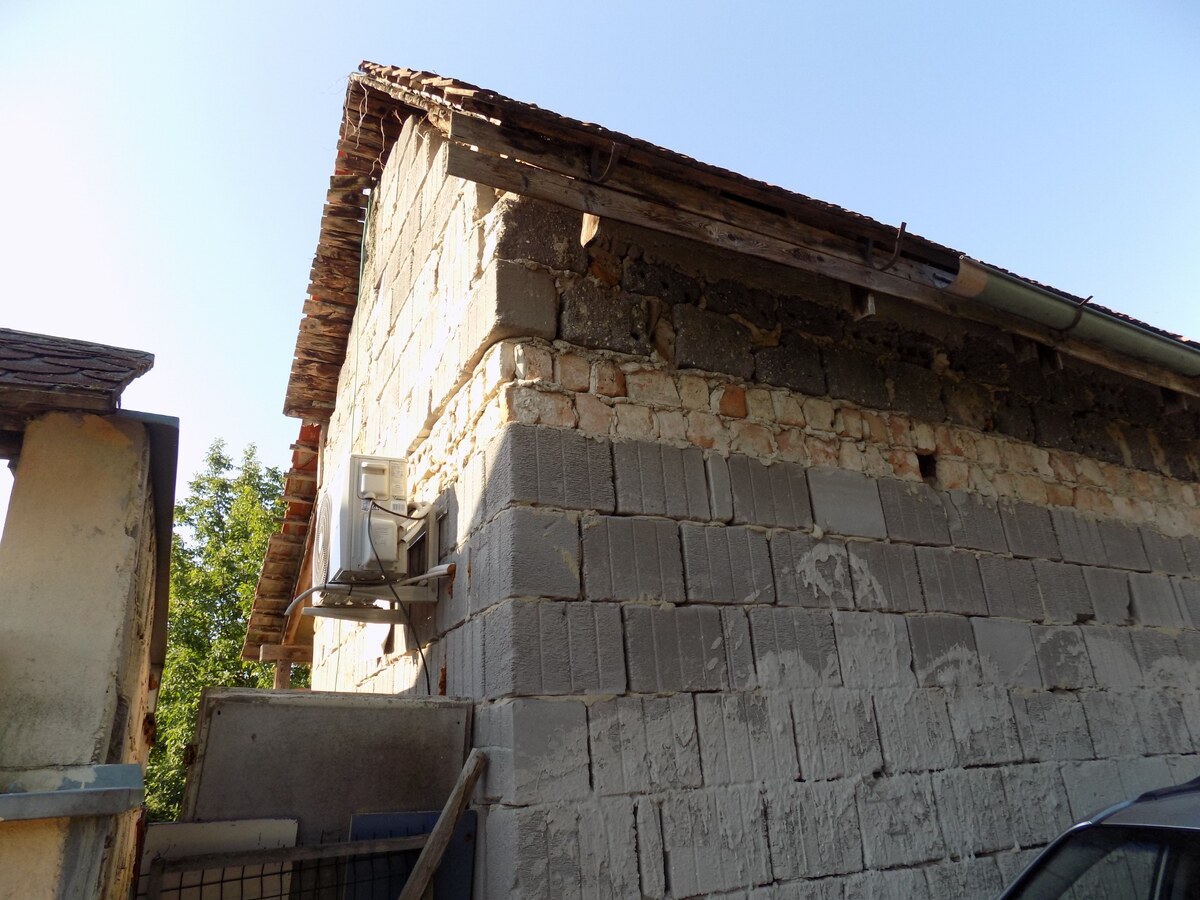 Na predaj murovaná chata na Tekvičnom poli v N. Zámkoch — foto 3