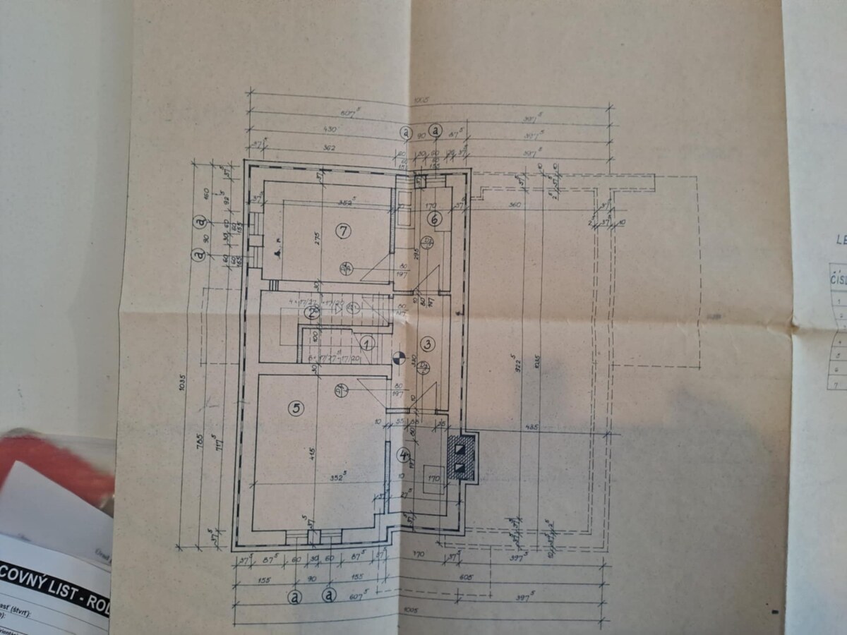 Viacgeneračný rodinný dom s garážou a záhradou v Tvrdošovciach — foto 18