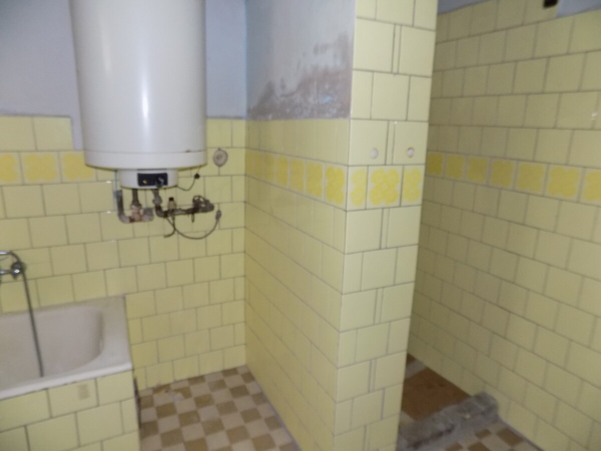 Viacgeneračný rodinný dom s garážou a záhradou v Tvrdošovciach — foto 7