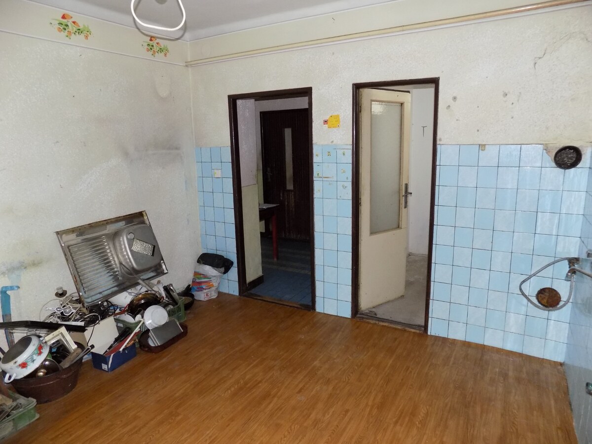 Viacgeneračný rodinný dom s garážou a záhradou v Tvrdošovciach — foto 9