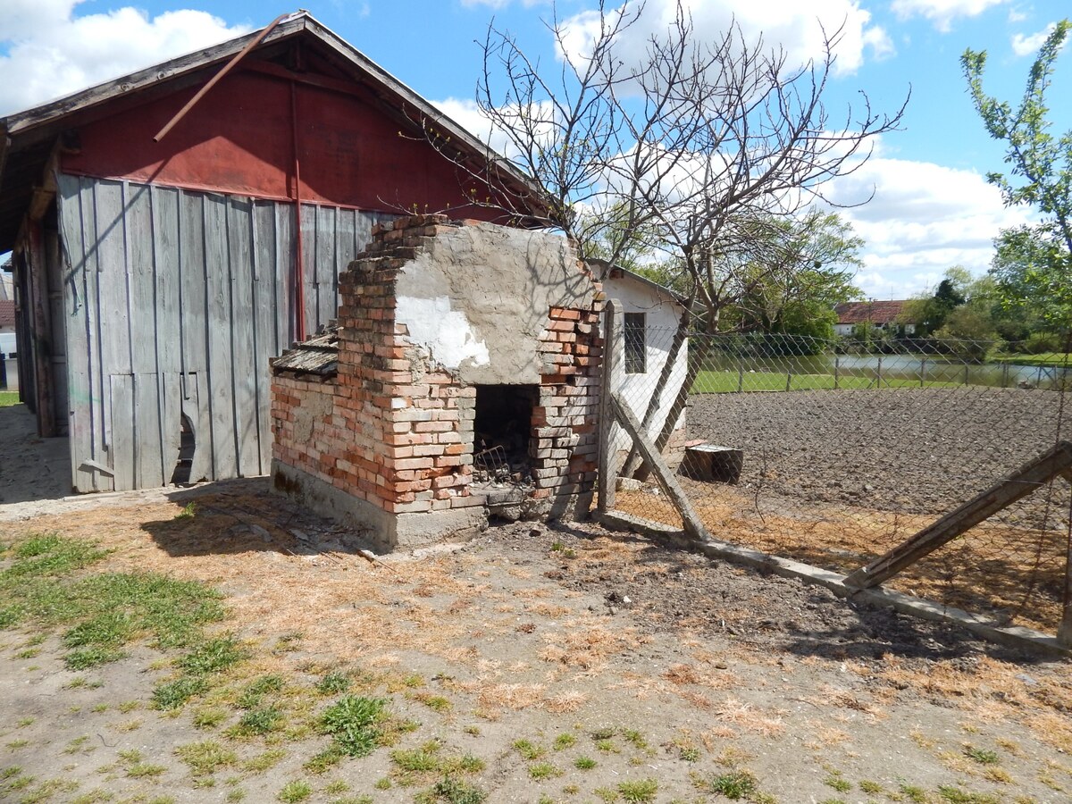 Na predaj vidiecky dom na pozemku 2104 m2 v Martovciach. — foto 11