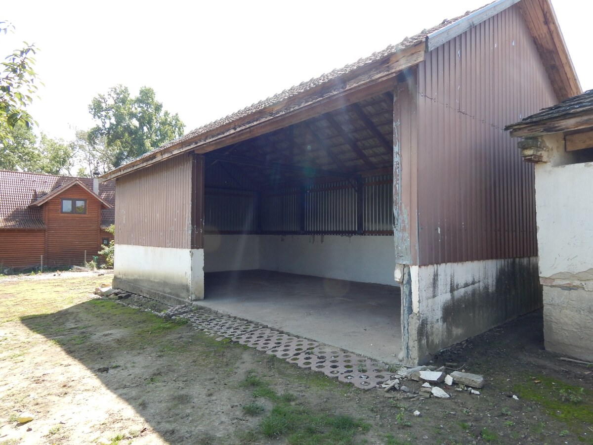 Na predaj vidiecky dom na pozemku 2104 m2 v Martovciach. — foto 7