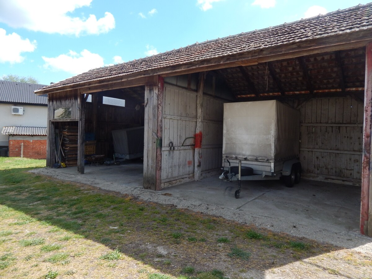 Na predaj vidiecky dom na pozemku 2104 m2 v Martovciach. — foto 8