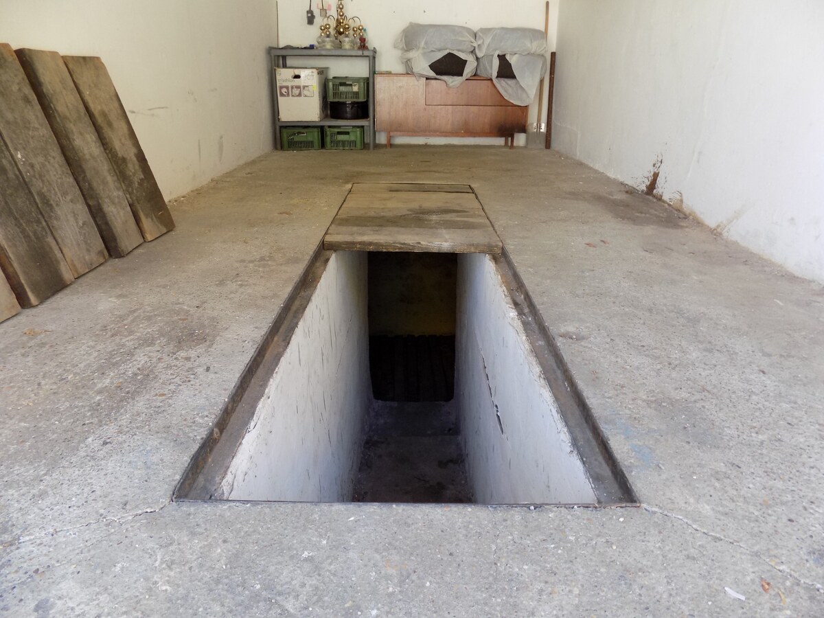 Nadštandardne vybavená garáž s pivnicou a studňou v Štúrove — foto 4