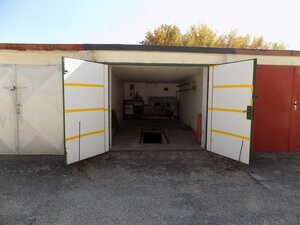 Nadštandardne vybavená garáž s pivnicou a studňou v Štúrove — foto 1