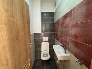 Priestranný 3-izbový byt v širšom centre mesta na prenájom — foto 10