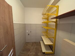 Priestranný 3-izbový byt v širšom centre mesta na prenájom — foto 11