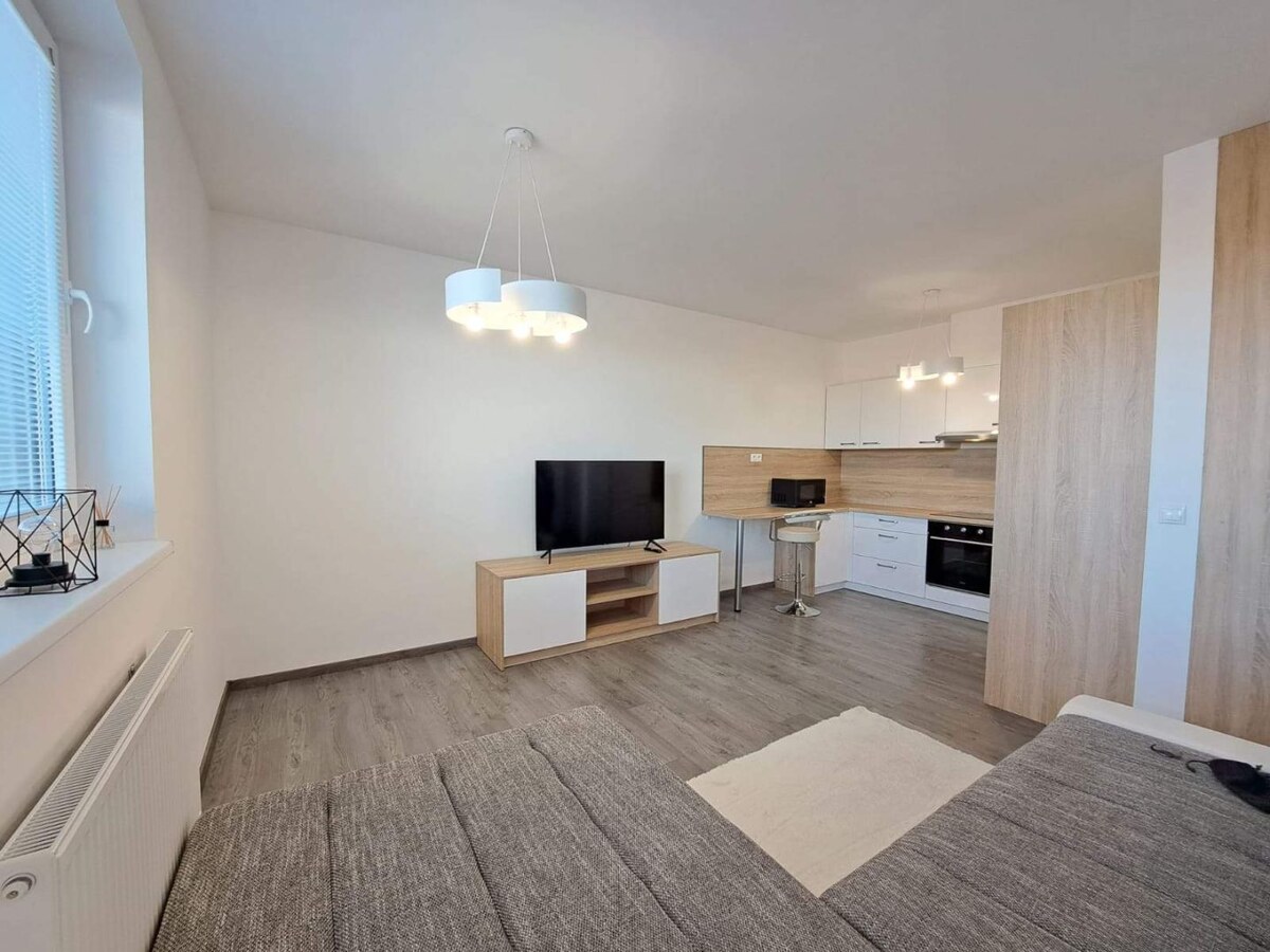 Kompletne zariadený 2-izbový byt (50 m²) v centre Popradu — foto 3