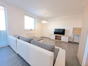Kompletne zariadený 2-izbový byt (50 m²) v centre Popradu — foto 2