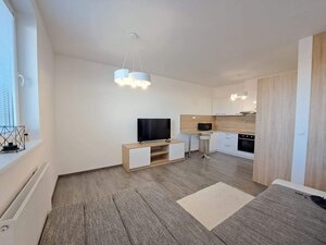 Kompletne zariadený 2-izbový byt (50 m²) v centre Popradu — foto 3