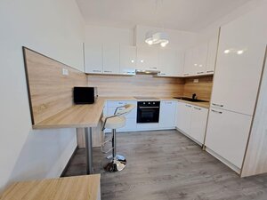 Kompletne zariadený 2-izbový byt (50 m²) v centre Popradu — foto 4