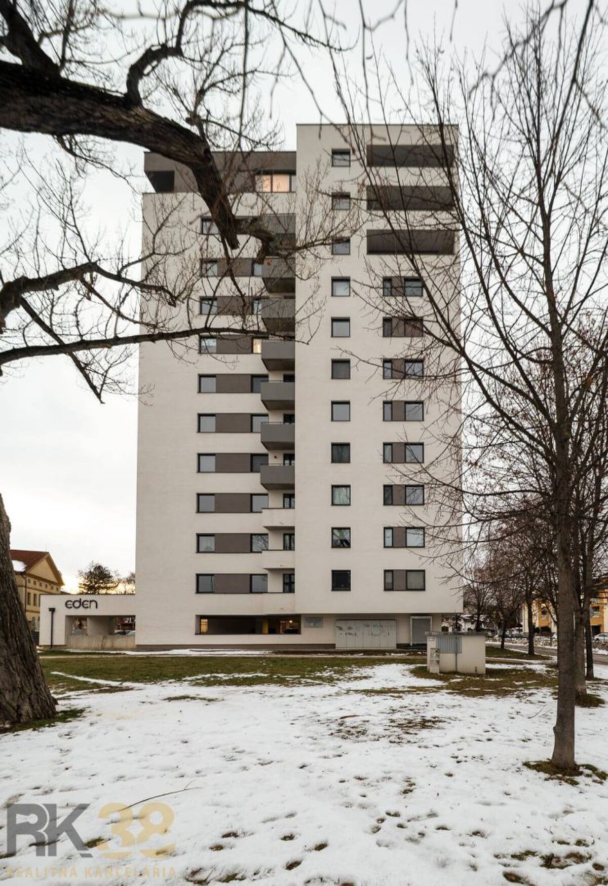 Kompletne zariadený 3-izbový byt v centre Popradu (EDEN) s parkovaním — foto 15