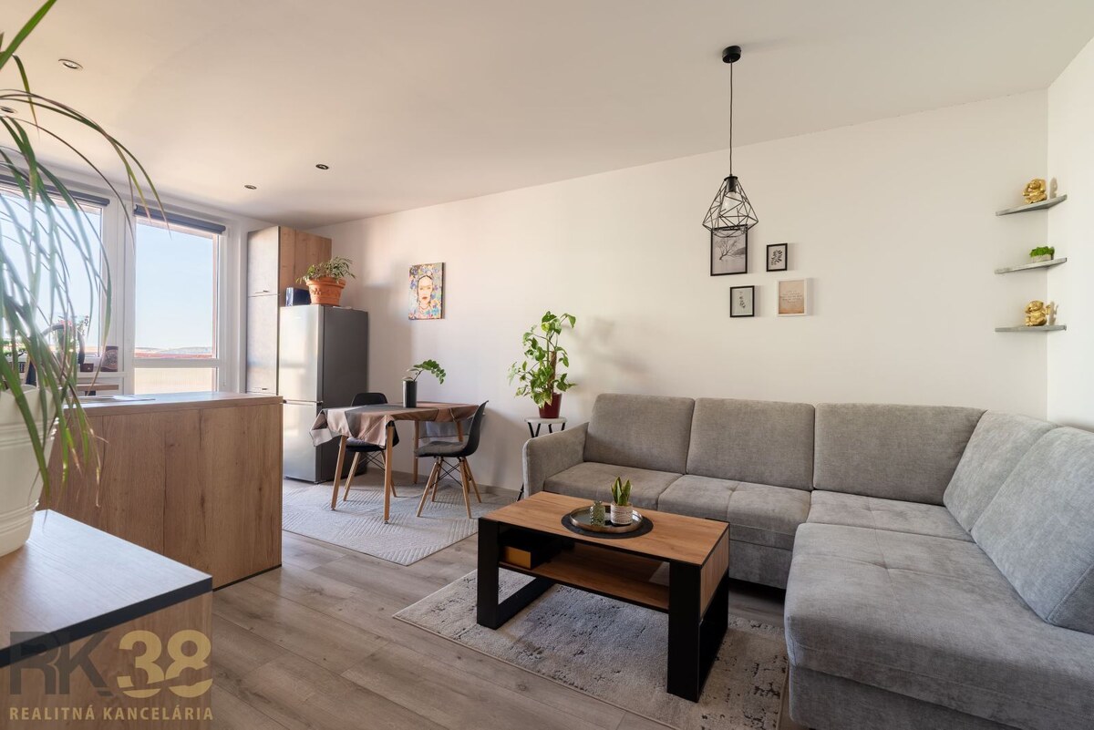 Na predaj zrekonštruovaný 2-izbový byt s balkónom — foto 2