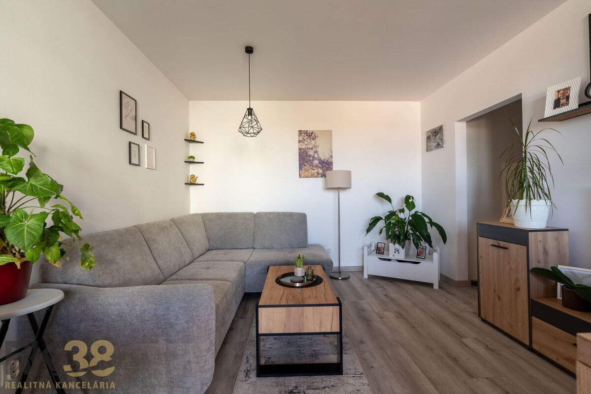 Na predaj zrekonštruovaný 2-izbový byt s balkónom — foto 3