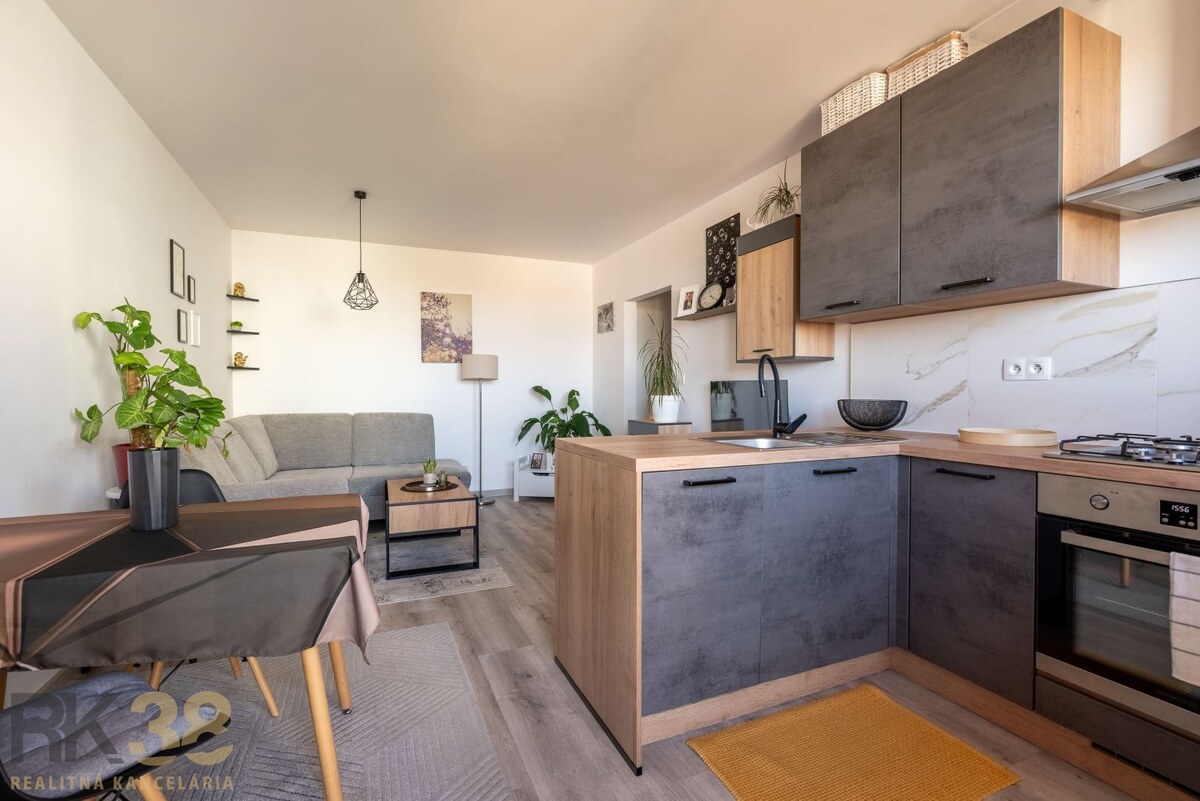 Na predaj zrekonštruovaný 2-izbový byt s balkónom — foto 4