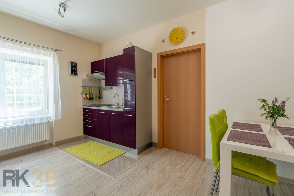 Výhodná cena: Na predaj priestranný 2-izbový byt s garážou — foto 3