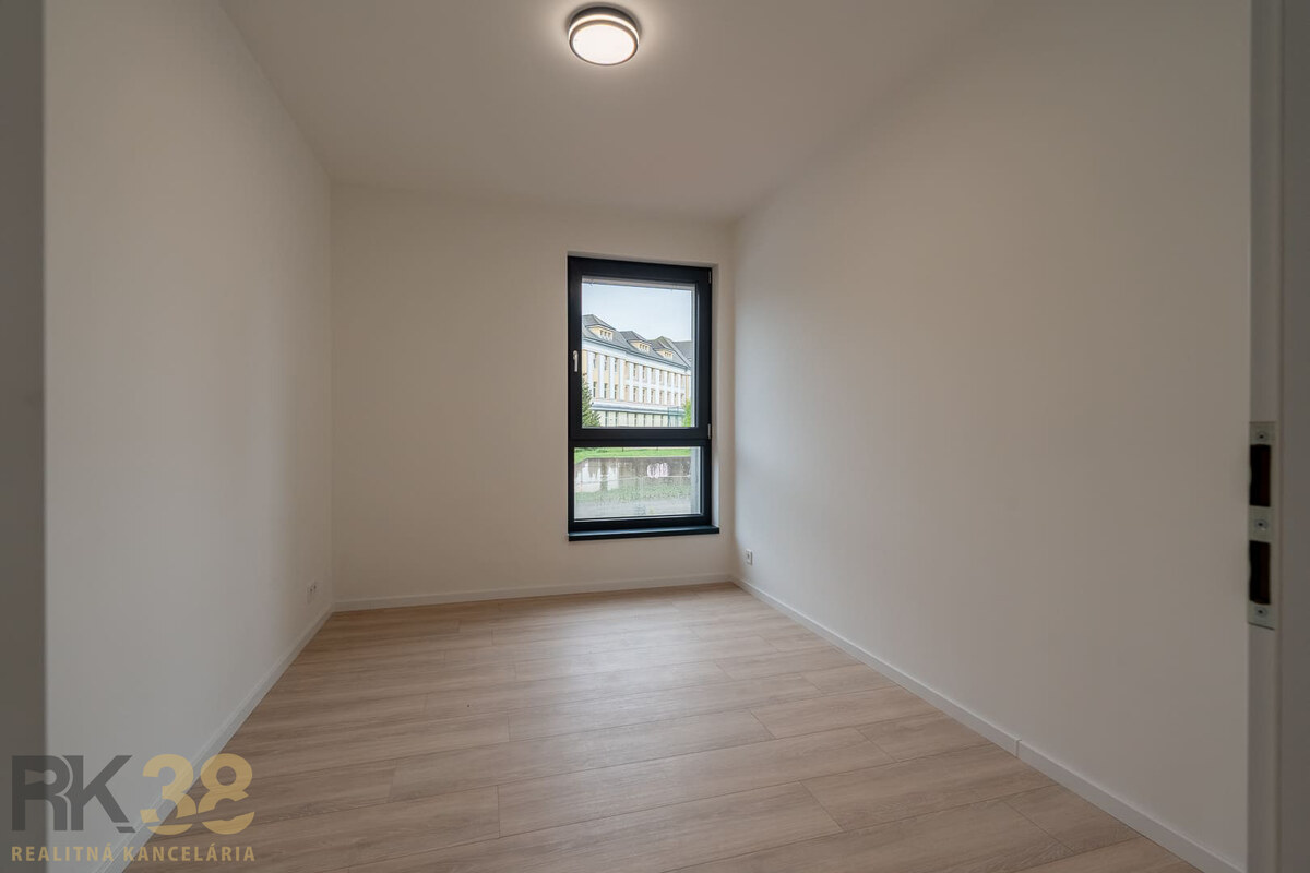 Veľkometrážny 4-izbový byt s možnosťou dokončenia v štandarde — foto 12