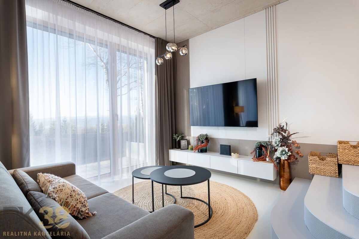 Štýlový apartmán s privátnou saunou a terasou v srdci Starého Smokovca — foto 2