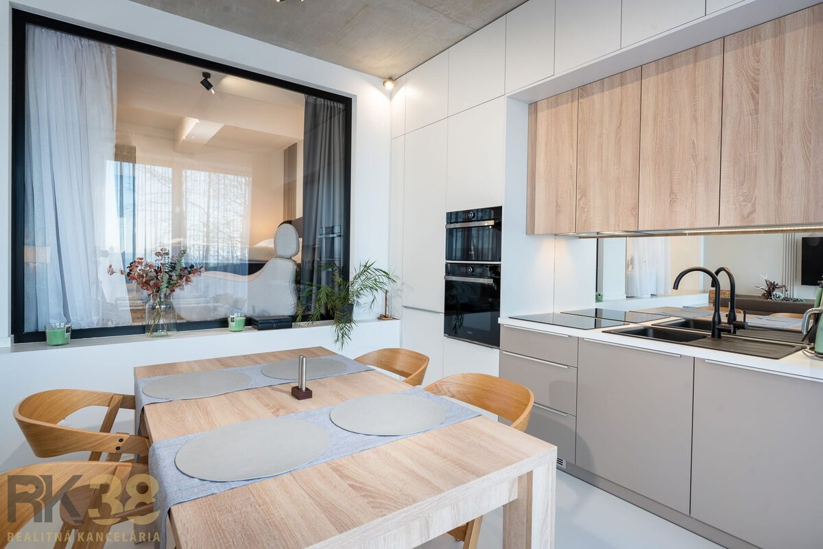 Štýlový apartmán s privátnou saunou a terasou v srdci Starého Smokovca — foto 3