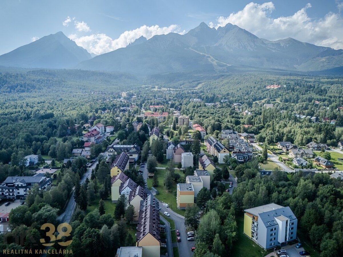 Bývanie pod Lomnickým štítom | 3-izbový byt v srdci Tatranskej Lomnice