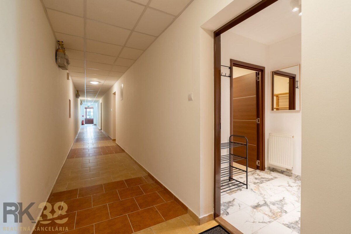 Výnimočný 2-izbový byt so súkromnou terasou a investičným potenciálom — foto 13