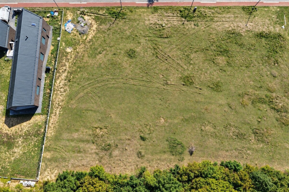 Stavebný pozemok pre menší developerský projekt pri lese a pod hradom — foto 6