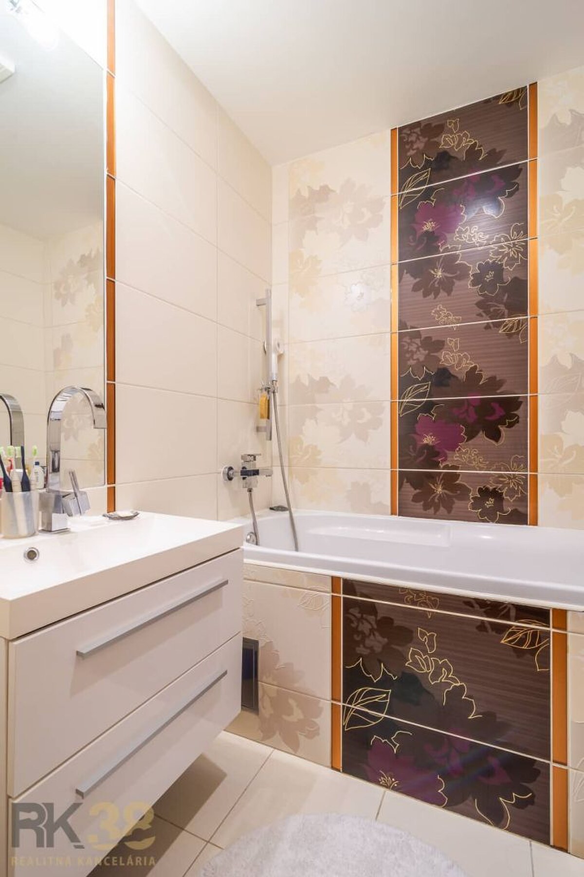 Moderný 3-izbový byt s balkónom a parkovacím státím — foto 10