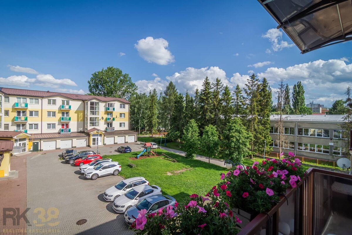 Moderný 3-izbový byt s balkónom a parkovacím státím — foto 14