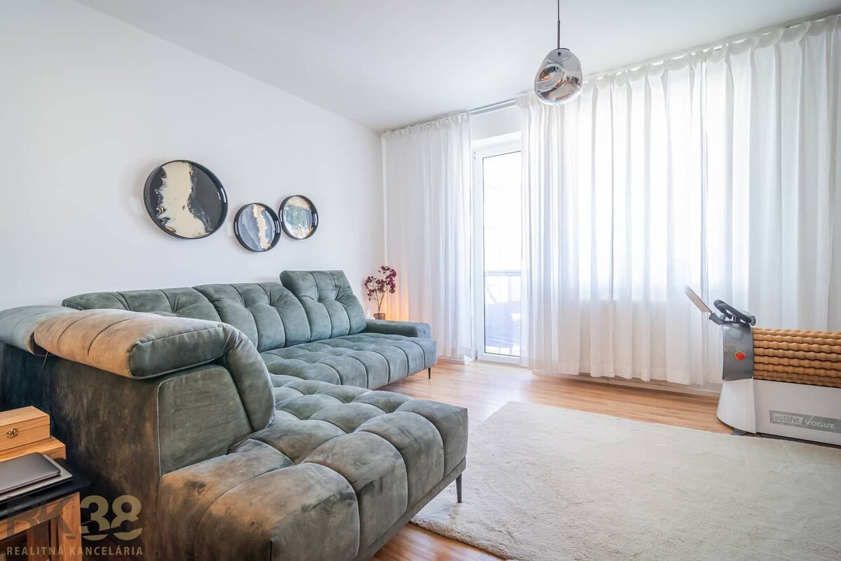 Moderný 3-izbový byt s balkónom a parkovacím státím — foto 4