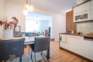Moderný 3-izbový byt s balkónom a parkovacím státím — foto 2