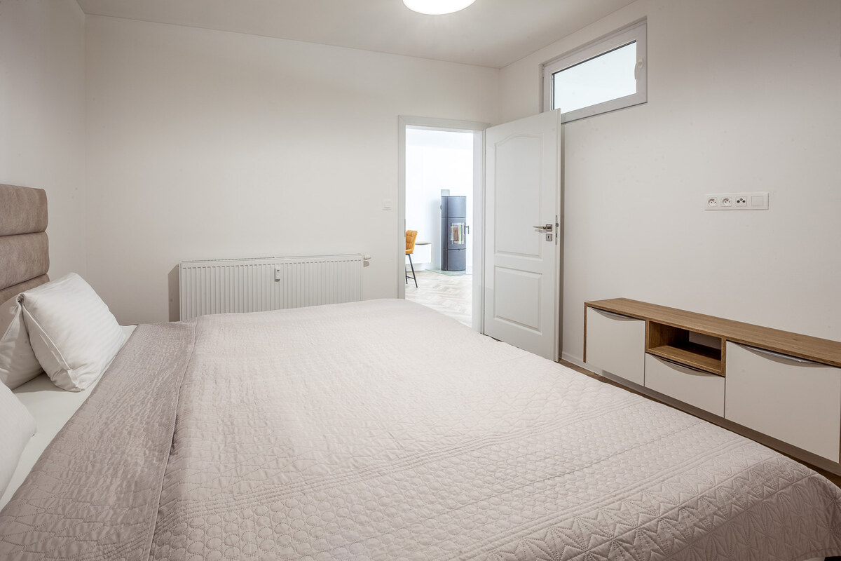 3-izbový apartmán s 45 m² terasou a wellness len kúsok od zubačky — foto 6