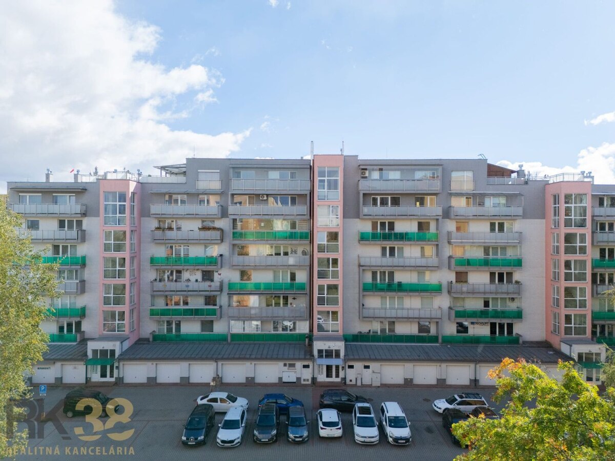 Priestranný 3-izbový byt s veľkým balkónom v bytovom dome Javor — foto 17