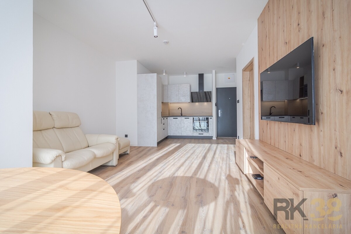 Na prenájom lukratívne 2-izbové byty v centre Popradu — foto 4