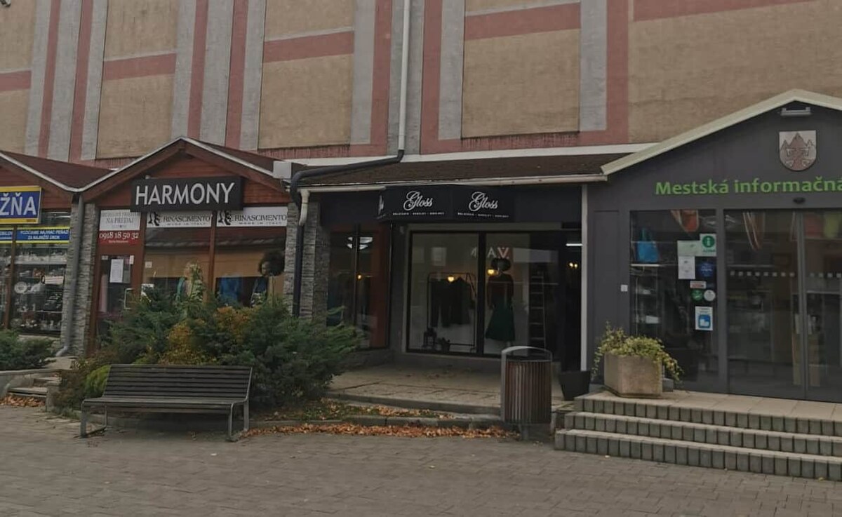 Prenájom obchodných priestorov na námestí v Poprade — foto 7