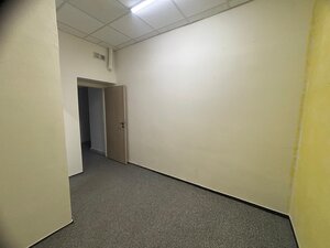 Prenájom obchodných priestorov na námestí v Poprade — foto 5