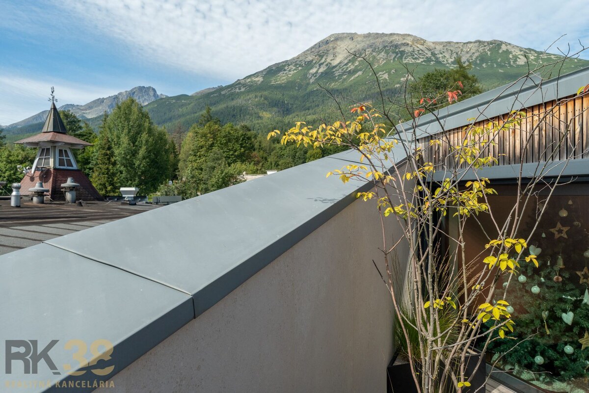 Exkluzívny 100 m² apartmán s terasou a výhľadom na Slavkovský štít — foto 10