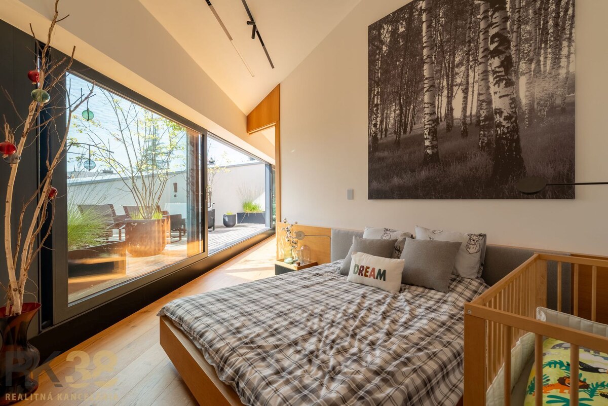 Exkluzívny 100 m² apartmán s terasou a výhľadom na Slavkovský štít — foto 14