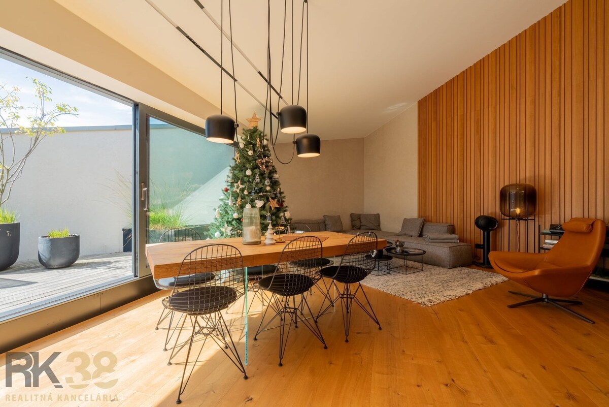 Exkluzívny 100 m² apartmán s terasou a výhľadom na Slavkovský štít — foto 4
